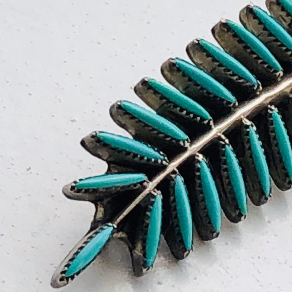 VTG ZUNI WAATSA NEEDLEPOINT TURQUOISE PENDANT BROO - Picture 3 of 8